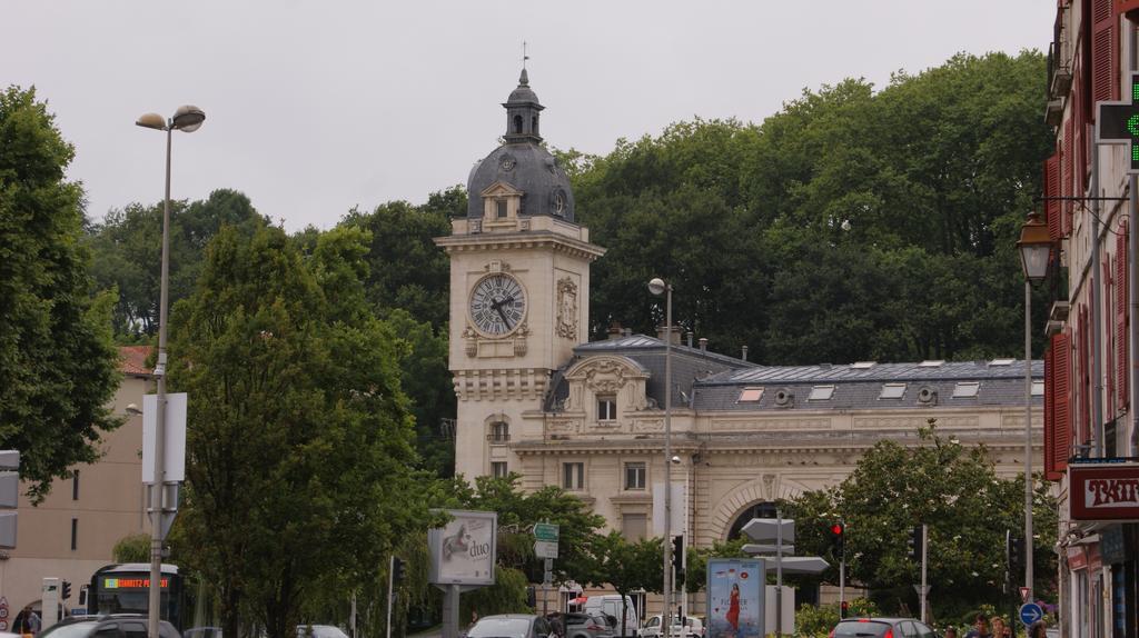 Hotel De La Gare Бейонн Экстерьер фото