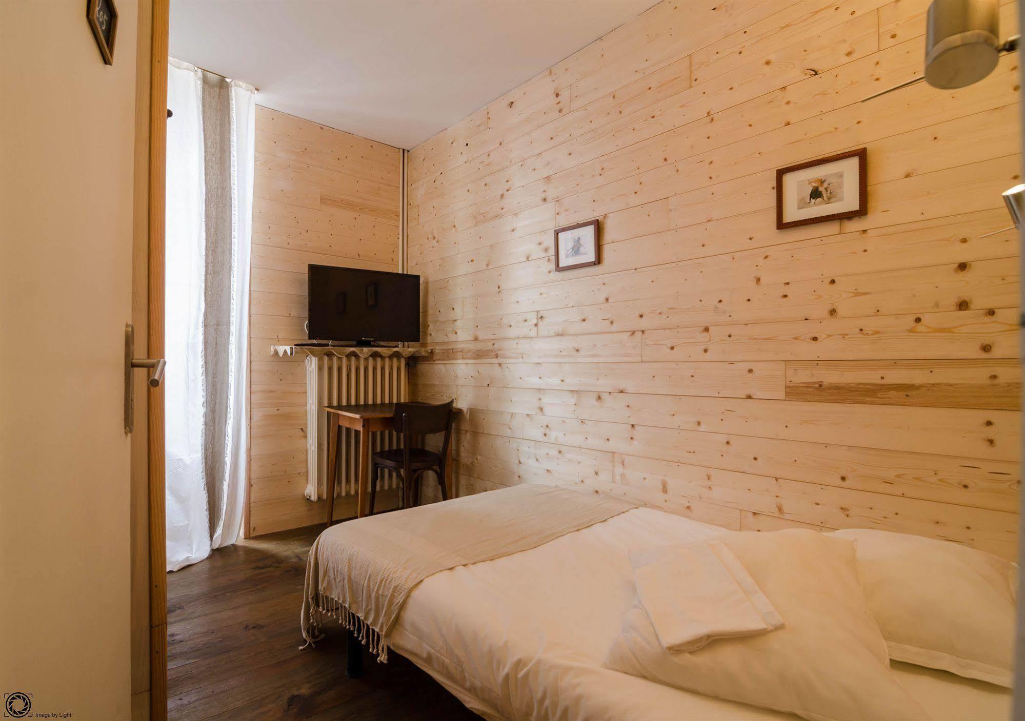 Hotel De La Gare Бейонн Экстерьер фото